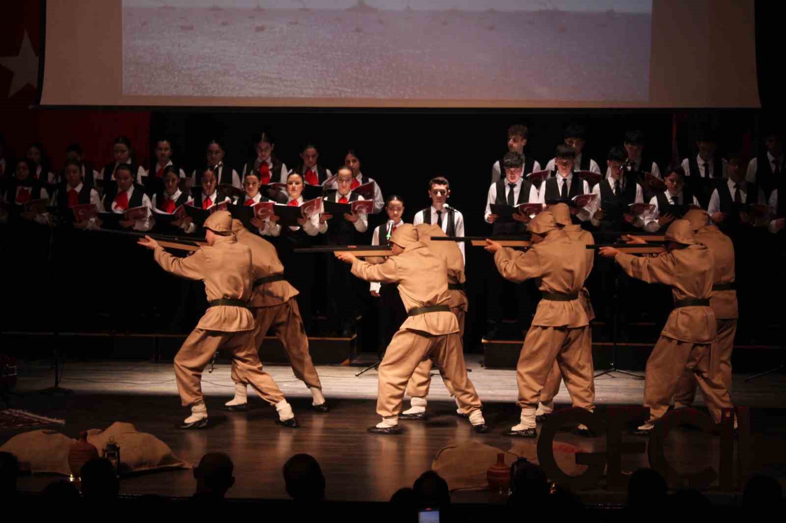 Öğrencilerinin ‘Bir Hilal Uğruna’ oratoryosu ayakta alkışlandı
