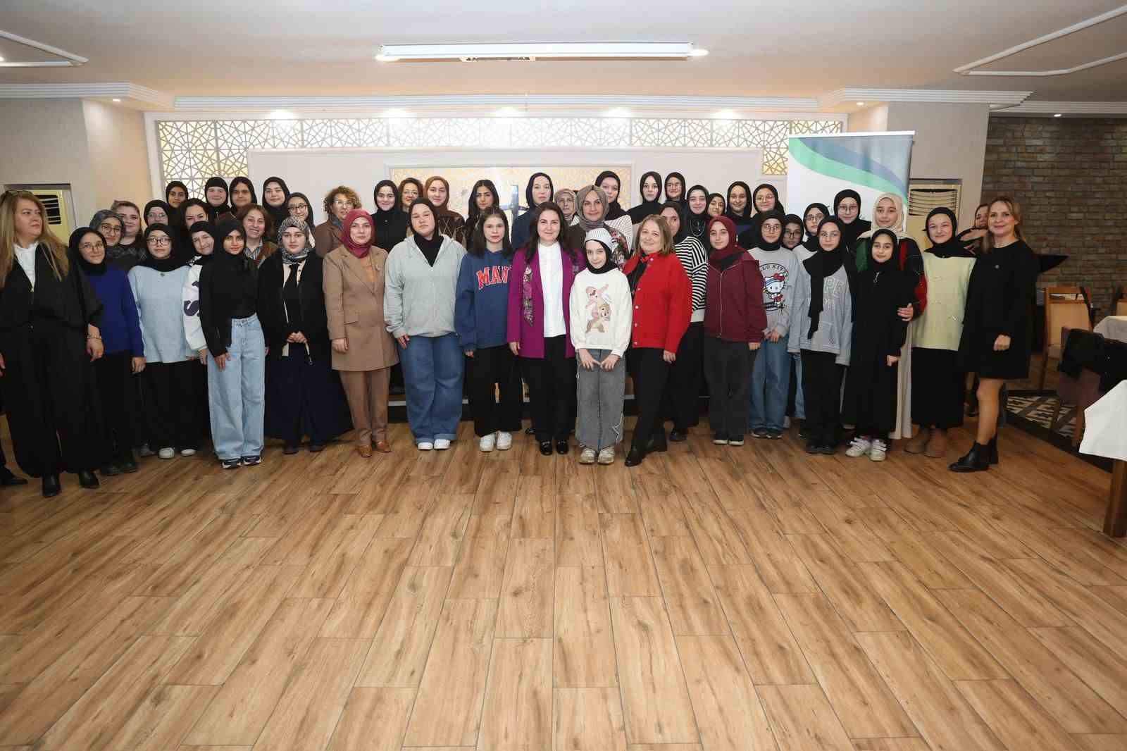 Öğrencilerle bir araya geldiler
