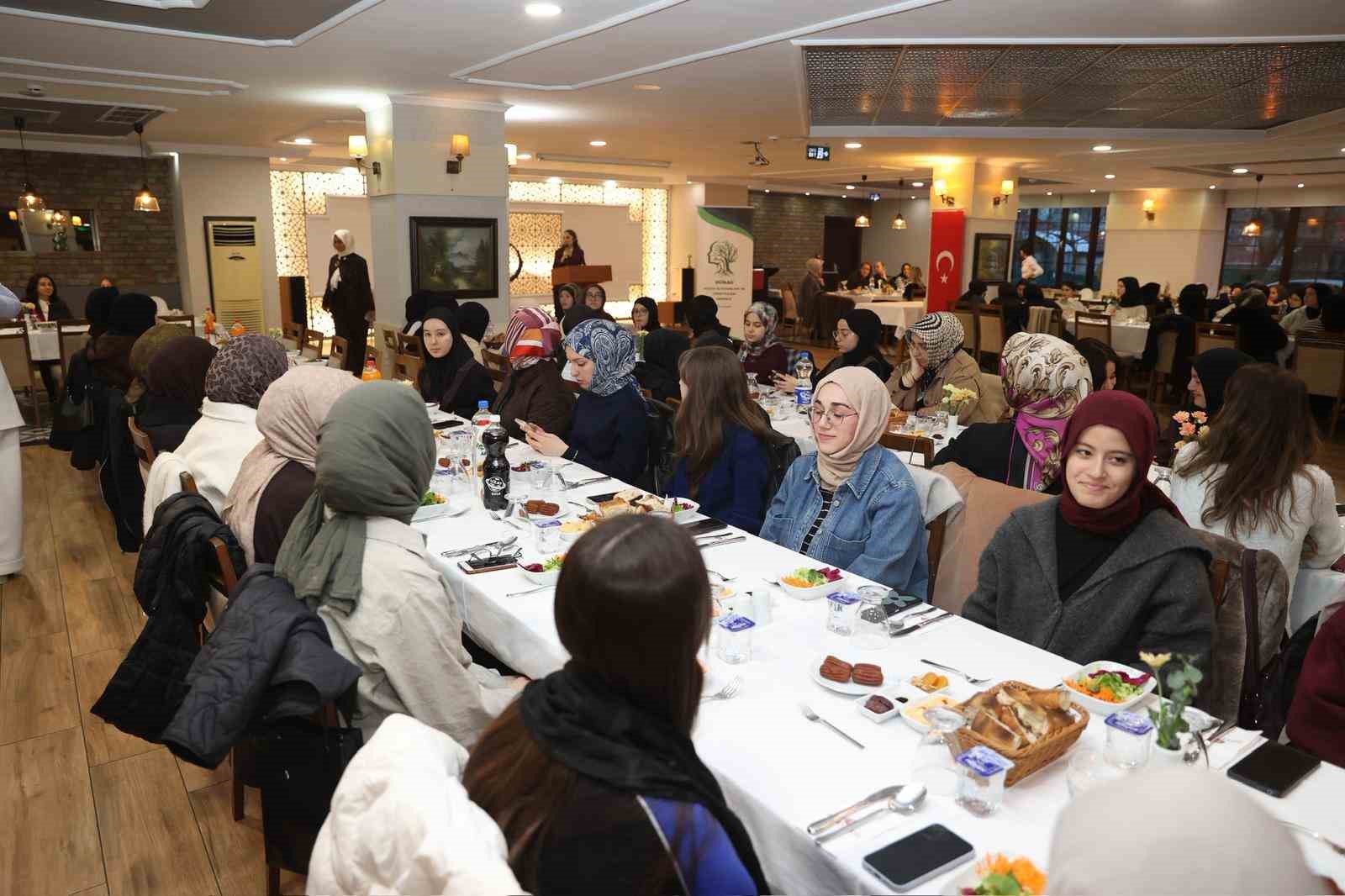 Öğrencilerle bir araya geldiler
