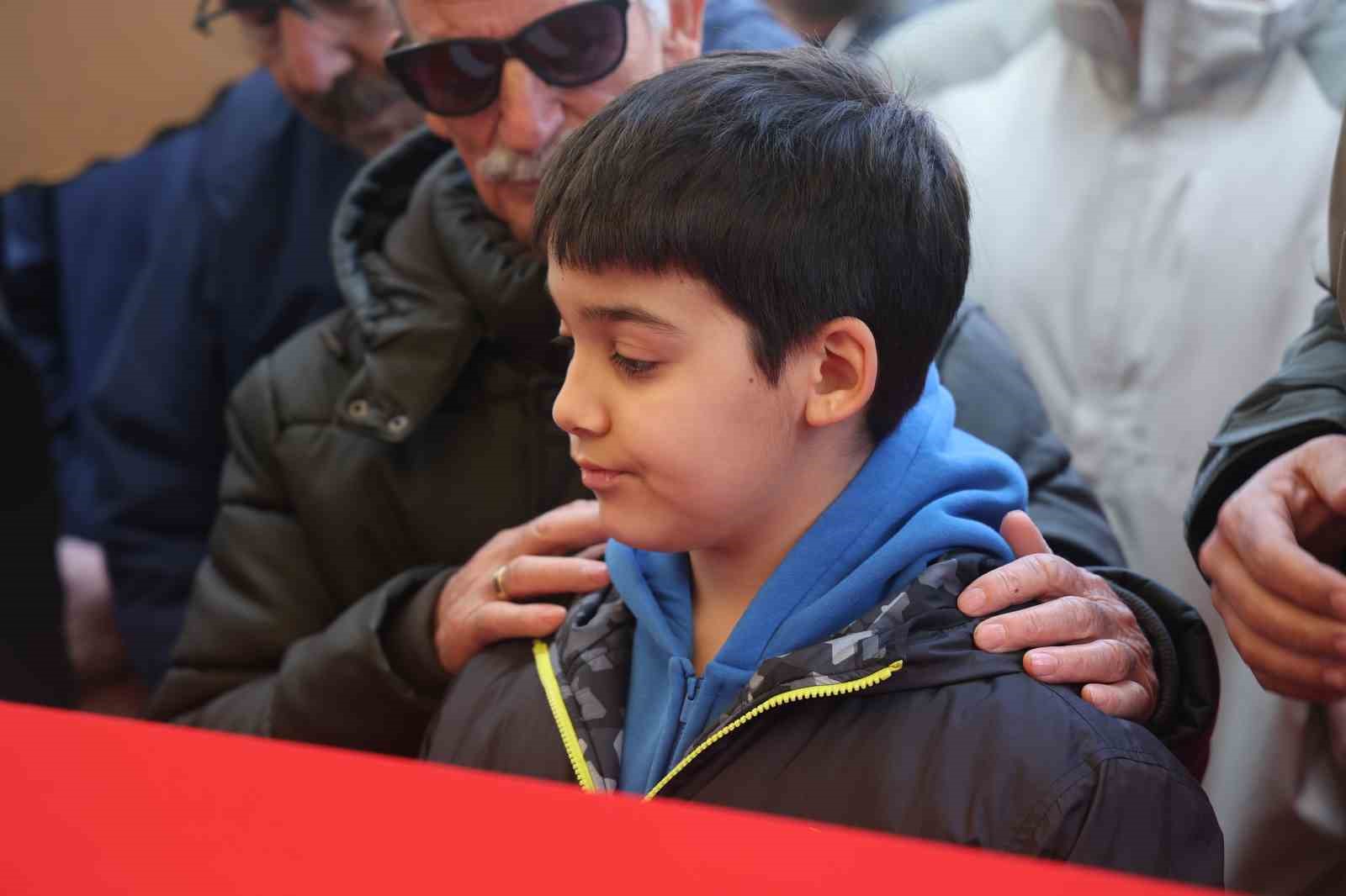 Öğrencisi tarafından öldürülen Fatma Nur öğretmen son yolculuğuna uğurlandı
