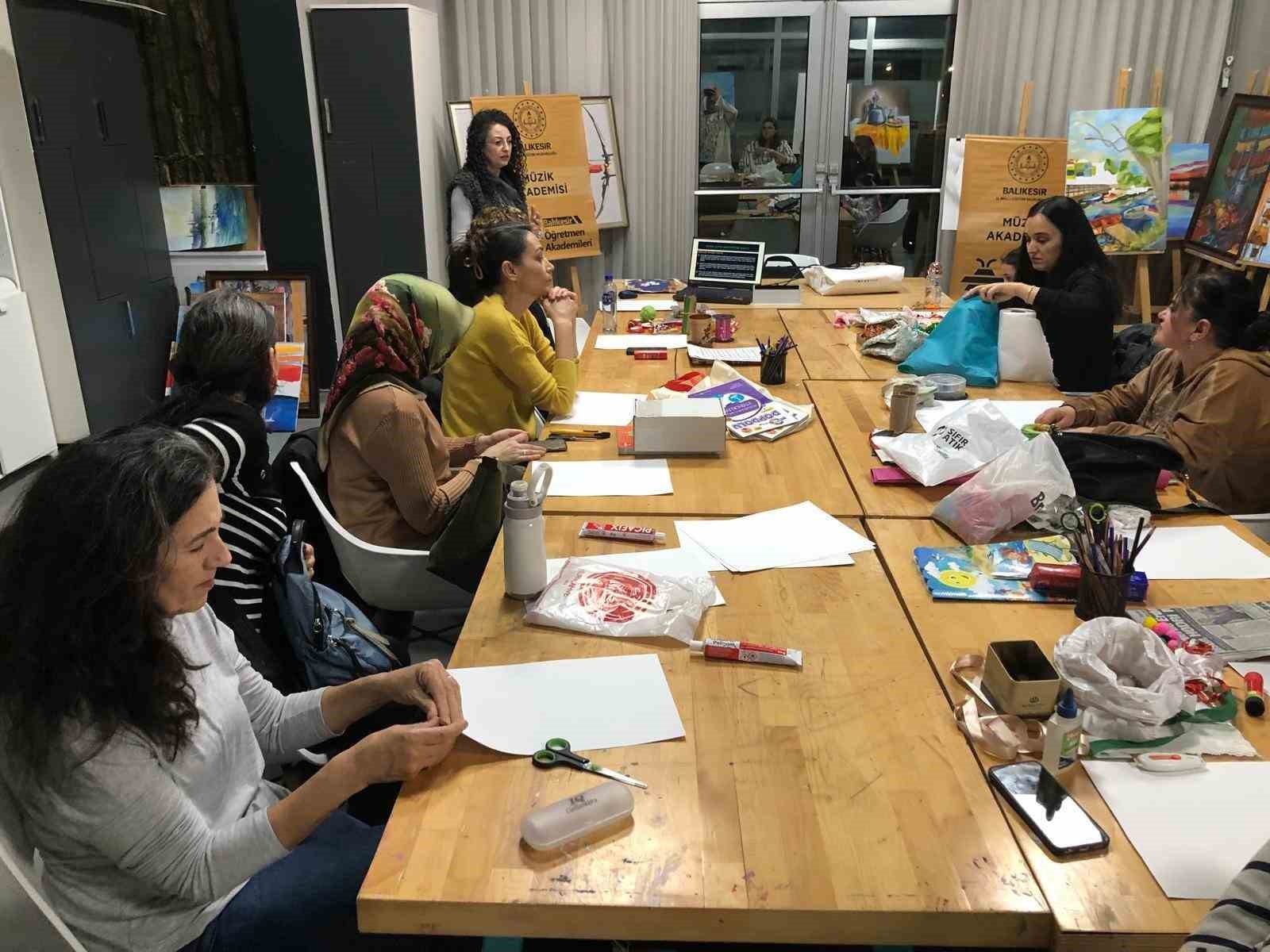 Öğretmen Akademisinde sanat dolu anlar
Öğretmen Akademisinde sanat dolu anlar