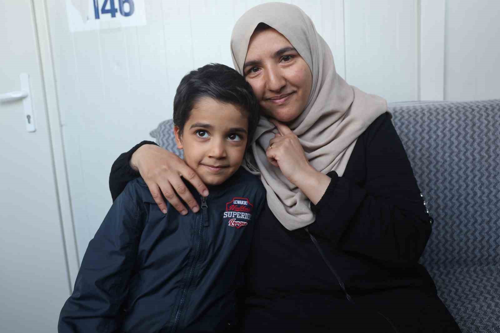 Öğretmen, boğazına yiyecek kaçan Suriyeli öğrencisini heimlich manevrası ile kurtardı
