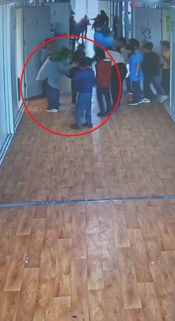 Öğretmen, boğazına yiyecek kaçan Suriyeli öğrencisini heimlich manevrası ile kurtardı
