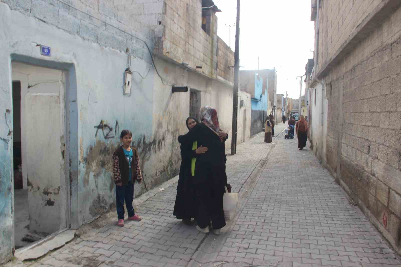 Öğretmen, çocukluk hayali mesleğiyle gönüllere dokunuyor
Öğretmen, çocukluk hayali mesleğiyle gönüllere dokunuyor