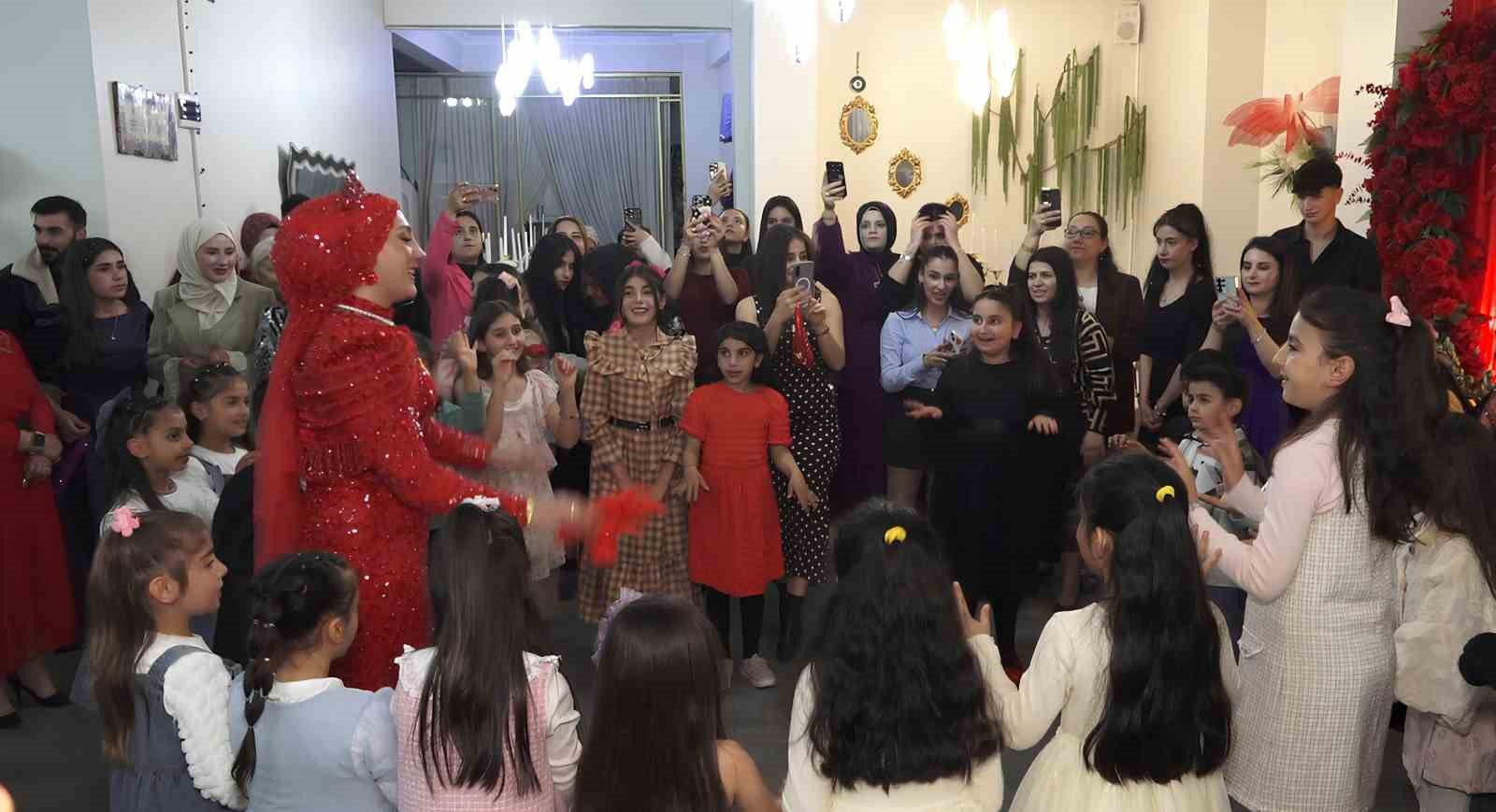 Öğretmen kına gecesinde öğrencileriyle son kez oyun oynadı
