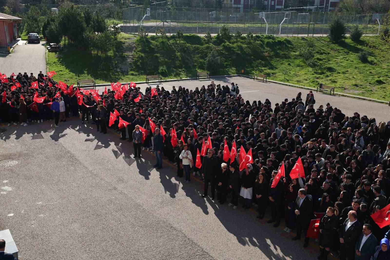 Öğretmenler 81 ilde bayraklarla ders başı yaptı
