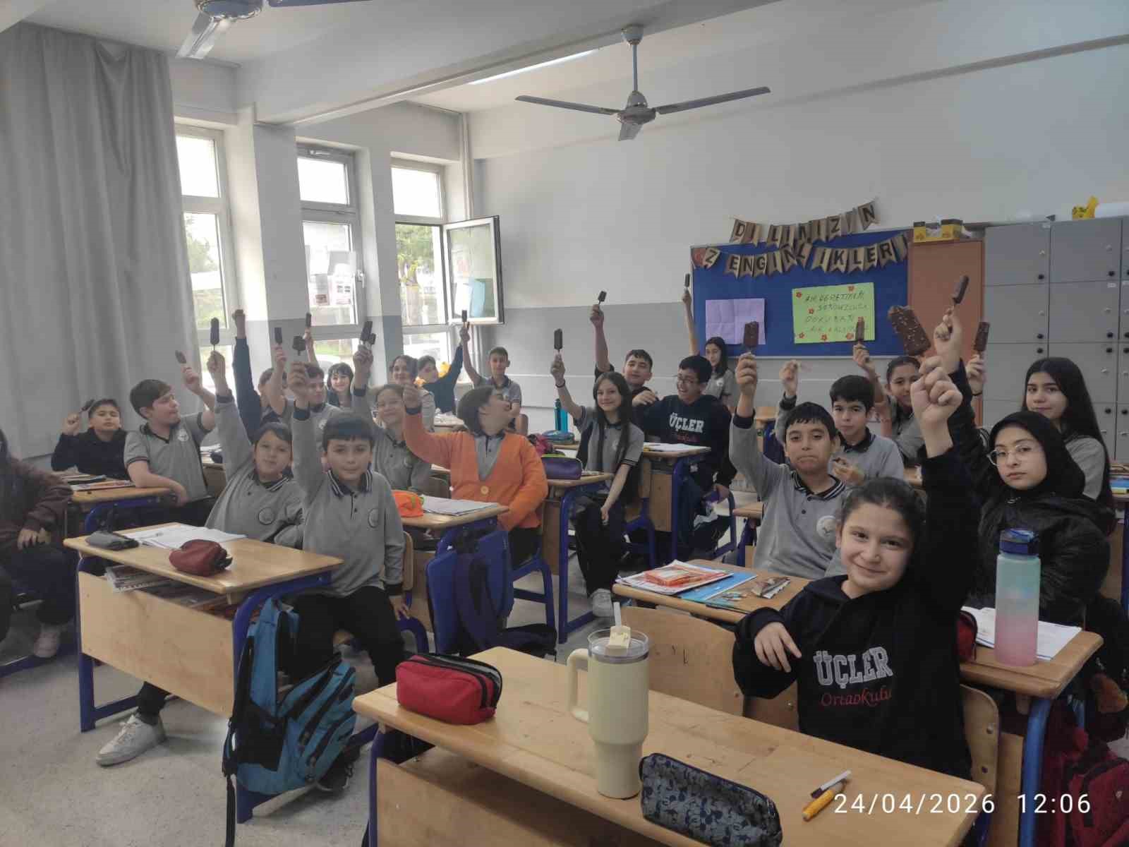 Öğretmenler ve öğrenciler birbirine moral oldu
