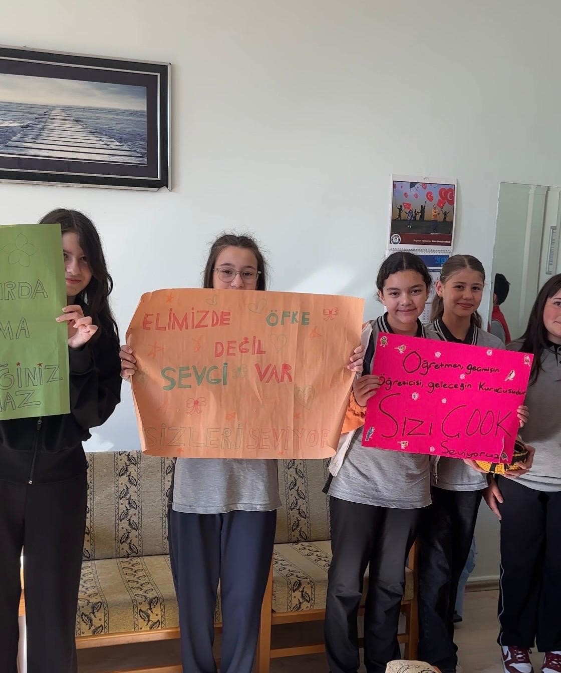 Öğretmenler ve öğrenciler birbirine moral oldu
