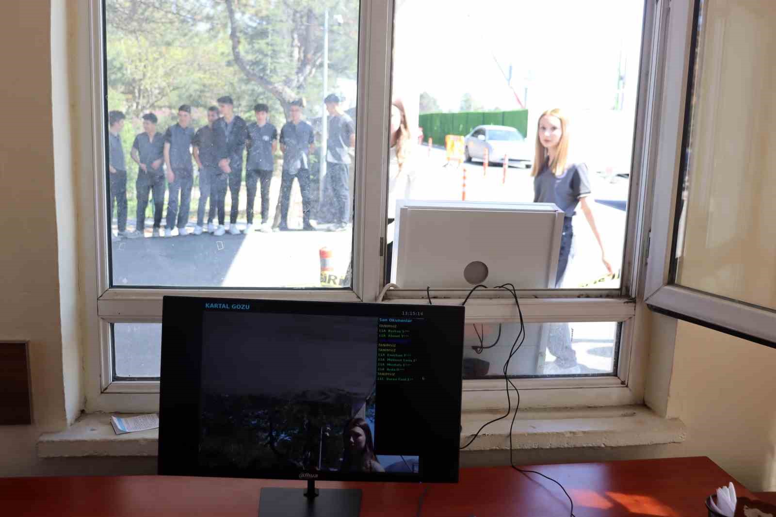 Öğretmenler yapay zeka ile okul güvenliğini artırdı
