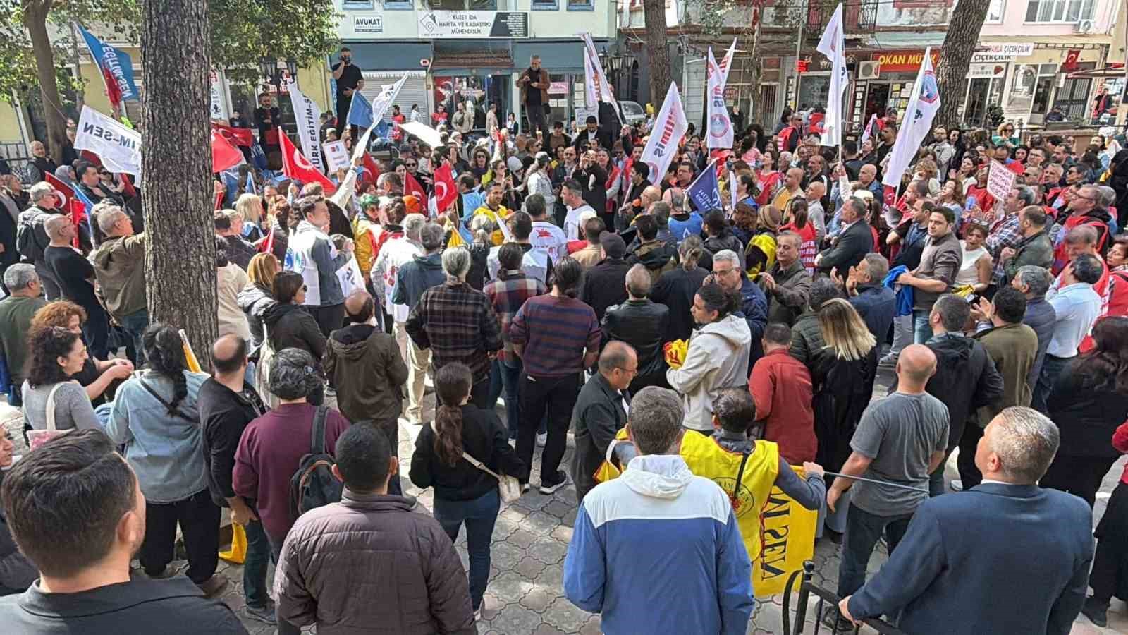 Öğretmenlerden "şiddet" tepkisi: "Ekranda şiddet içeren diziler durdurulmalı"
Öğretmenlerden "şiddet" tepkisi: "Ekranda şiddet içeren diziler durdurulmalı"
