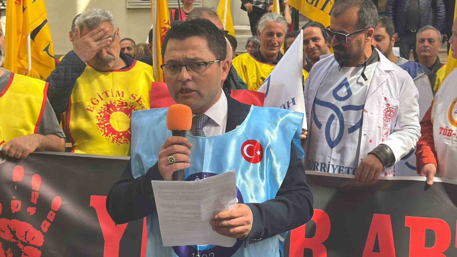 Öğretmenlerden "şiddet" tepkisi: "Ekranda şiddet içeren diziler durdurulmalı"
Öğretmenlerden "şiddet" tepkisi: "Ekranda şiddet içeren diziler durdurulmalı"