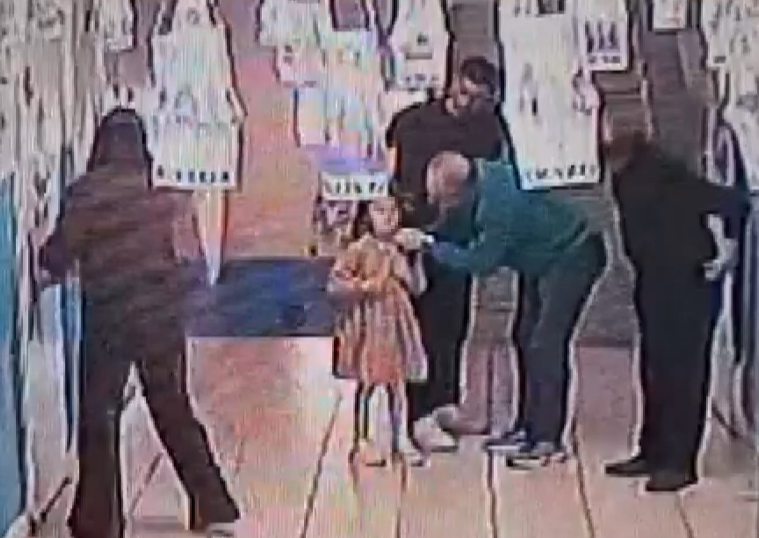 Öğretmenlerin Heimlich manevrası, öğrencinin hayatını kurtardı
