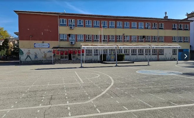 Öğretmenlerin Heimlich manevrası, öğrencinin hayatını kurtardı
