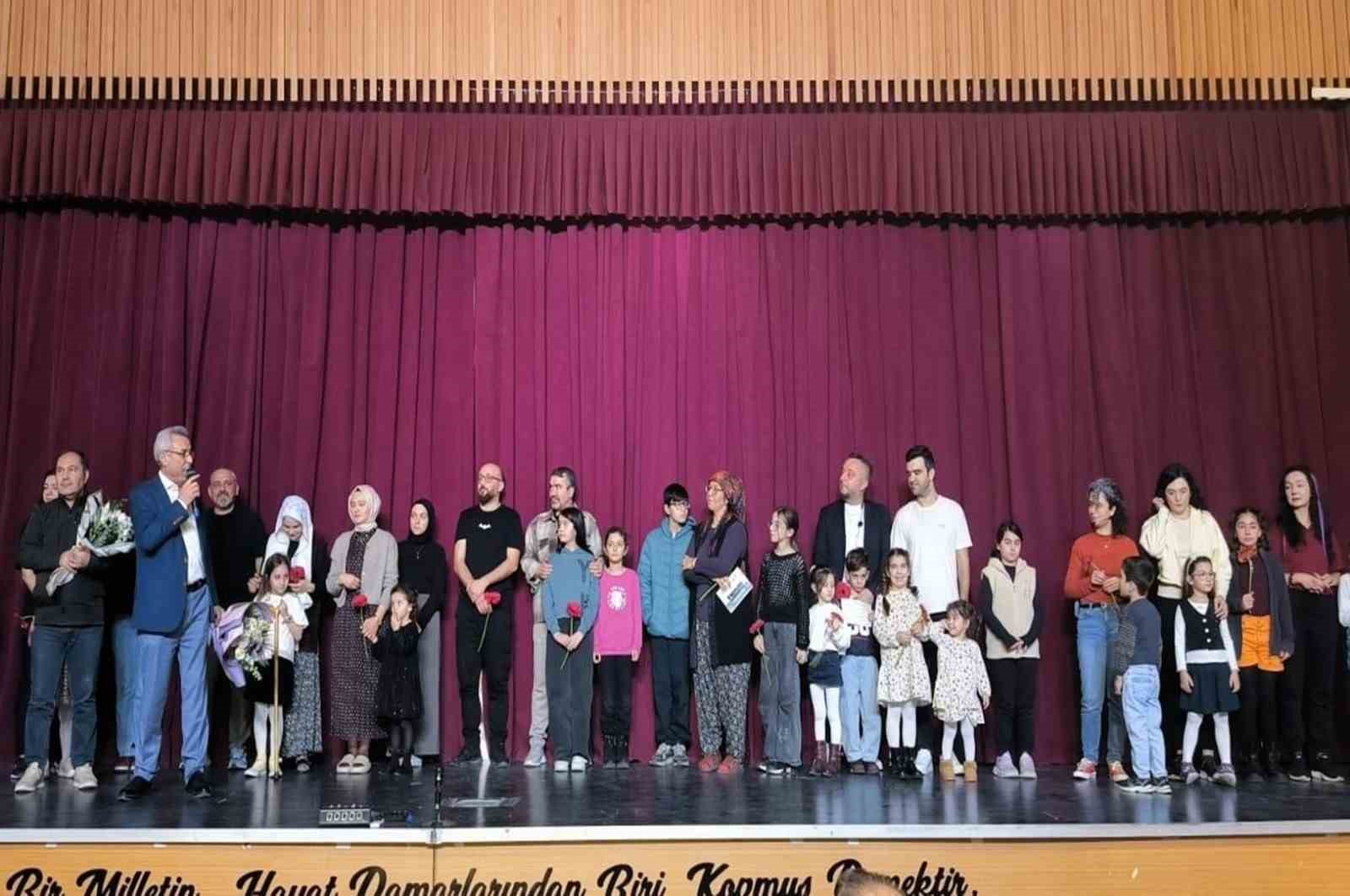 Öğretmenlerin sahnelediği "İdeal Aile Reçetesi-2" oyunu ilgi gördü
