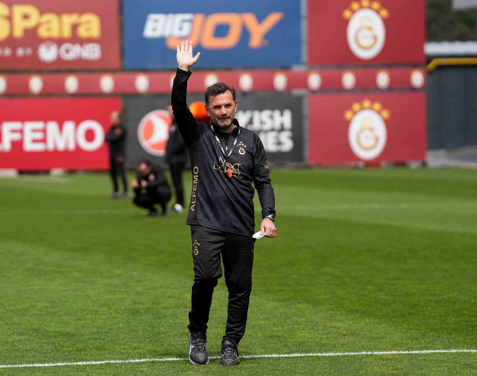 Okan Buruk: "4 sene üst üste şampiyon olacağımıza yüzde 100 inanıyorum"
