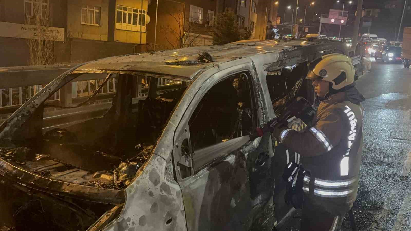 Okmeydanı’nda ticari takside yangın: Yolcular son anda tahliye edildi
Okmeydanı’nda ticari takside yangın: Yolcular son anda tahliye edildi