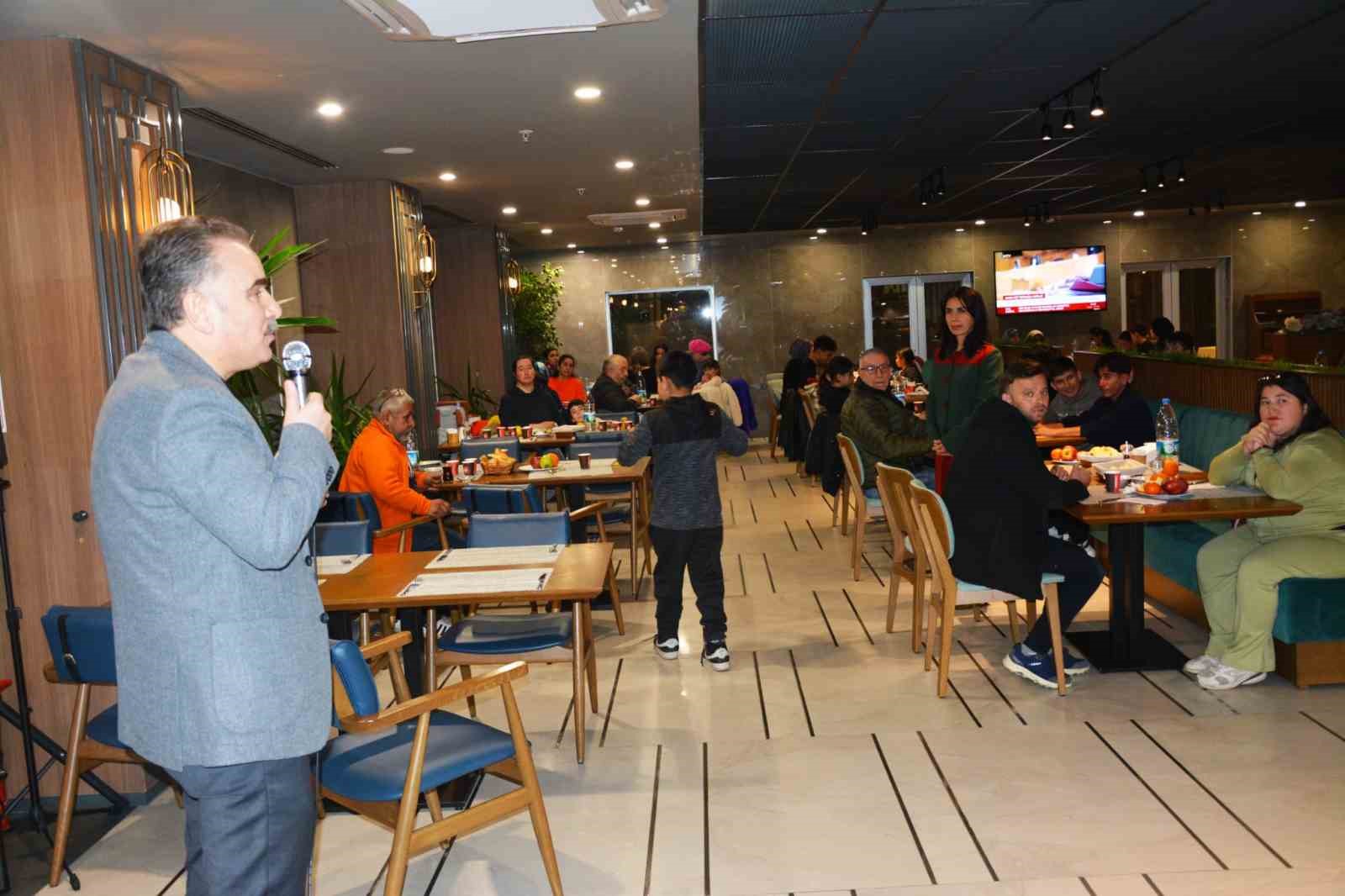 Öksüz ve yetim çocuklar için iftar programı düzenlendi
