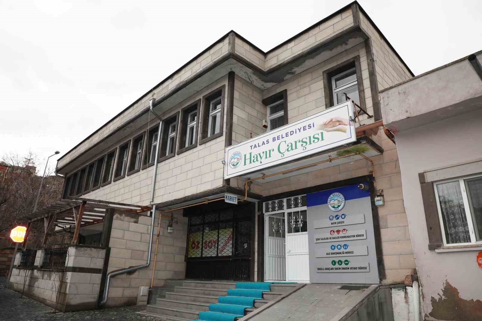 Öksüz ve yetimlerin bayramlıkları yine Talas Belediyesi’nden
