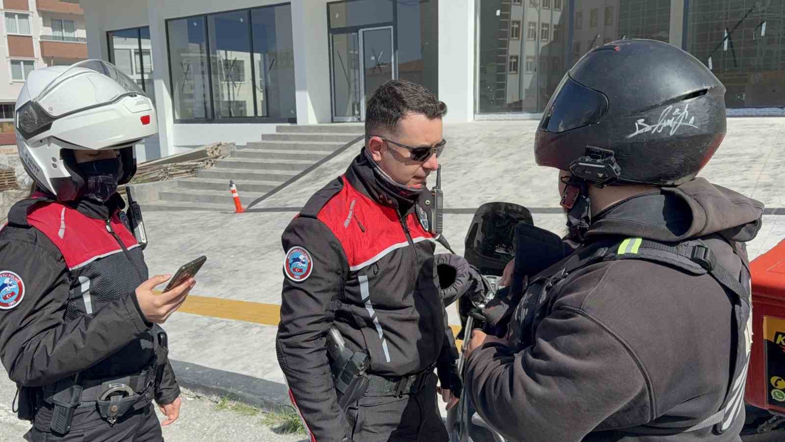 Okul çevrelerinde güvenlik alarmı
