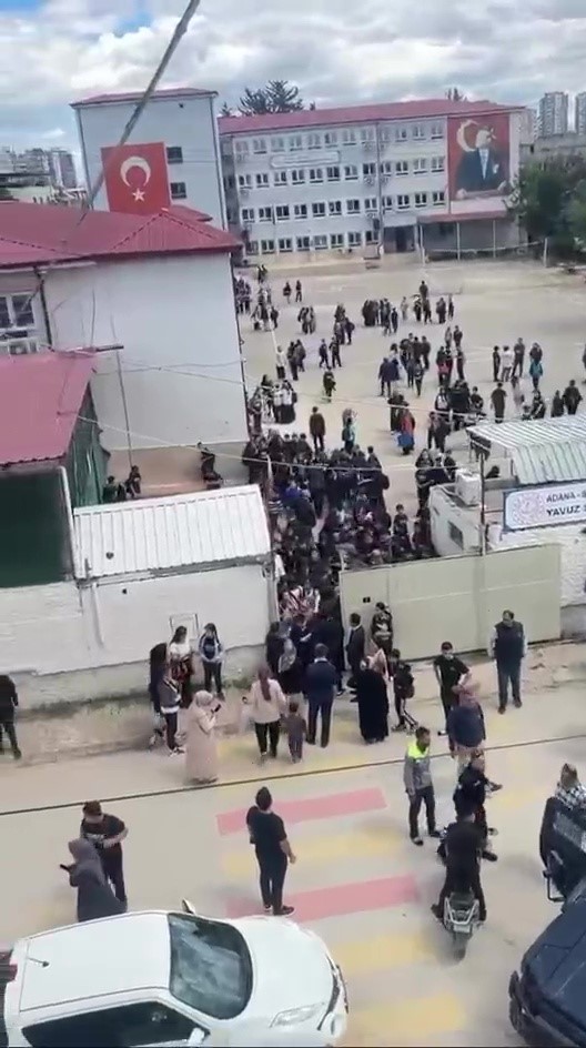 Okul çevresindeki silah sesleri paniğe neden oldu
