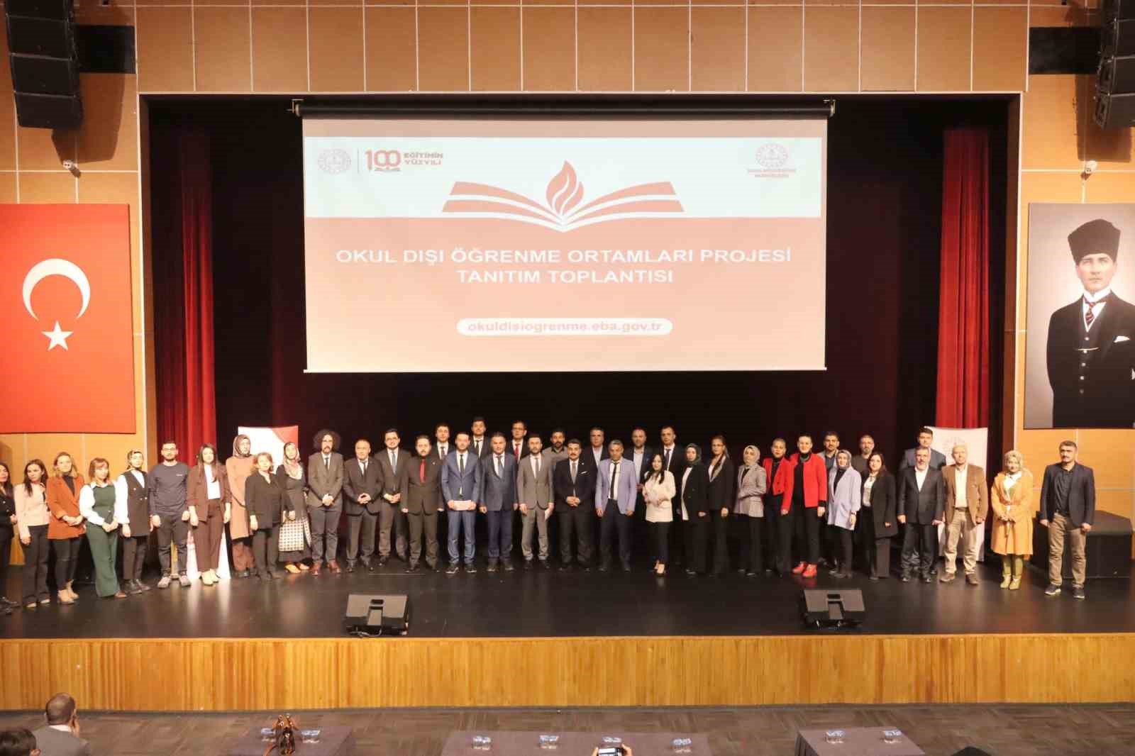 "Okul Dışı Öğrenme Ortamları Platformu" Sivas’ta tanıtıldı
