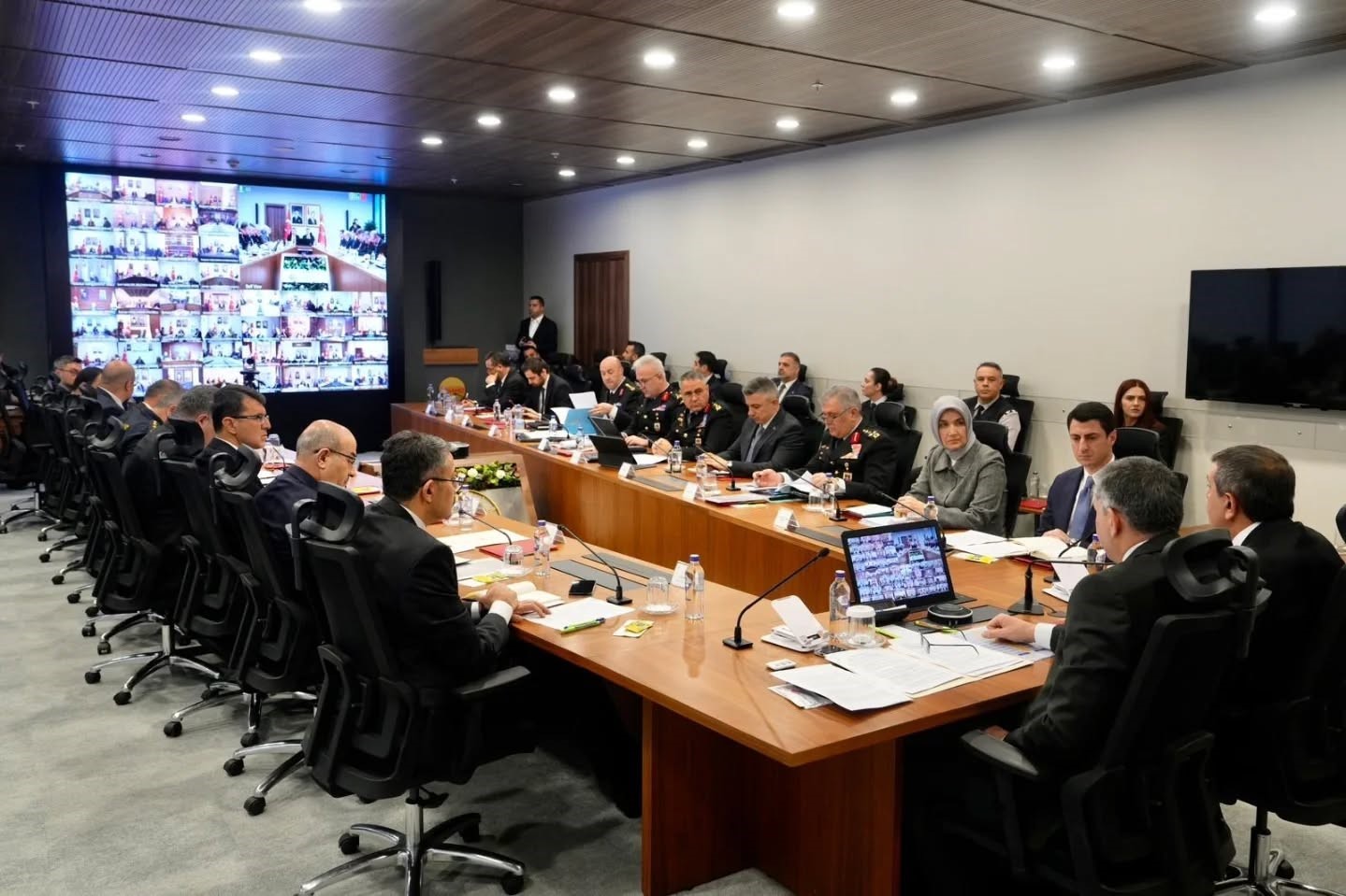 Okul güvenliğine yönelik alınacak tedbirler VKS toplantısında görüşüldü
