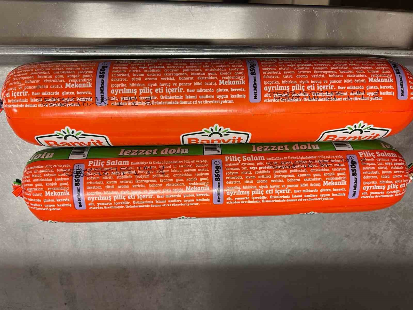 Okul kantini denetleyen zabıta son kullanama tarihi geçmiş ürünlere el koydu
