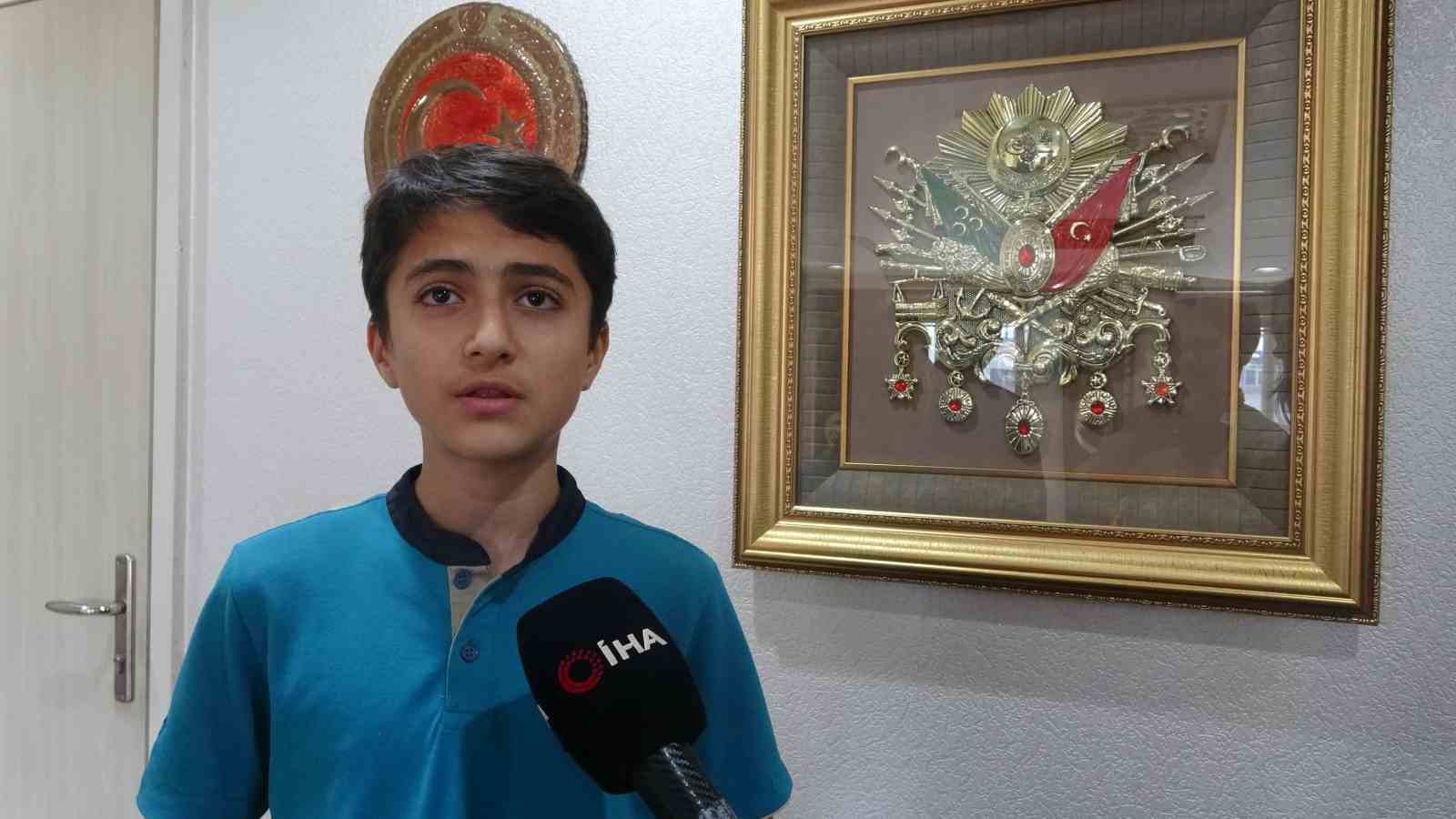 Okul koridorunda para buldu, aklına ilk gelen hadisle öğretmenler odasının yolunu tuttu
