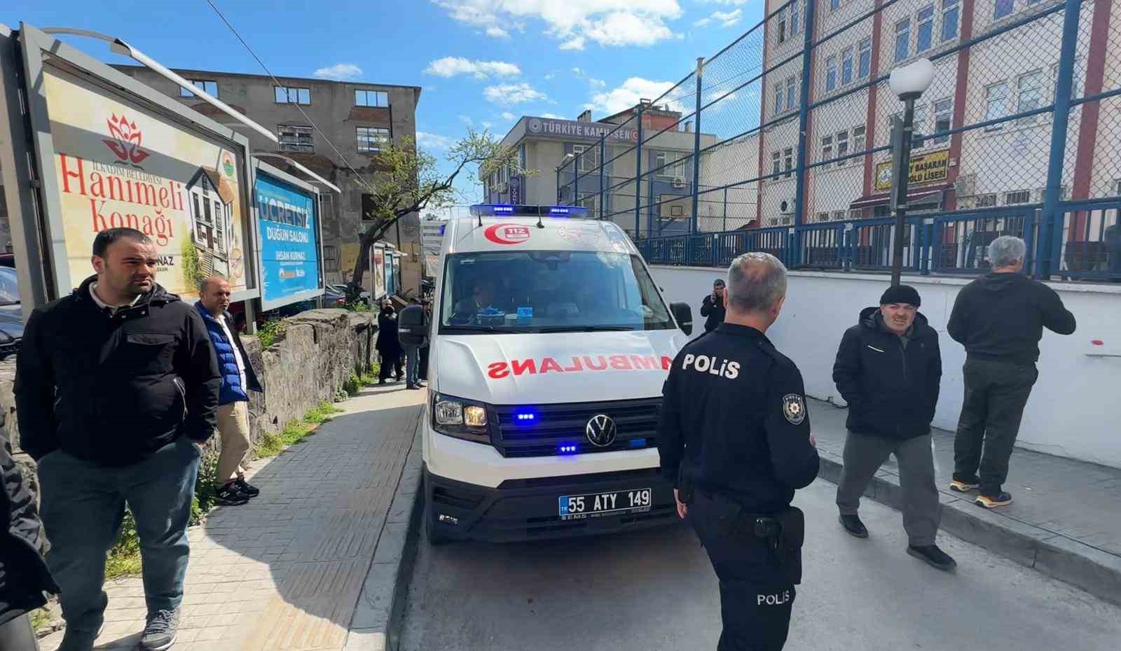 Okul önünde silahlı saldırı: 2 yaralı
