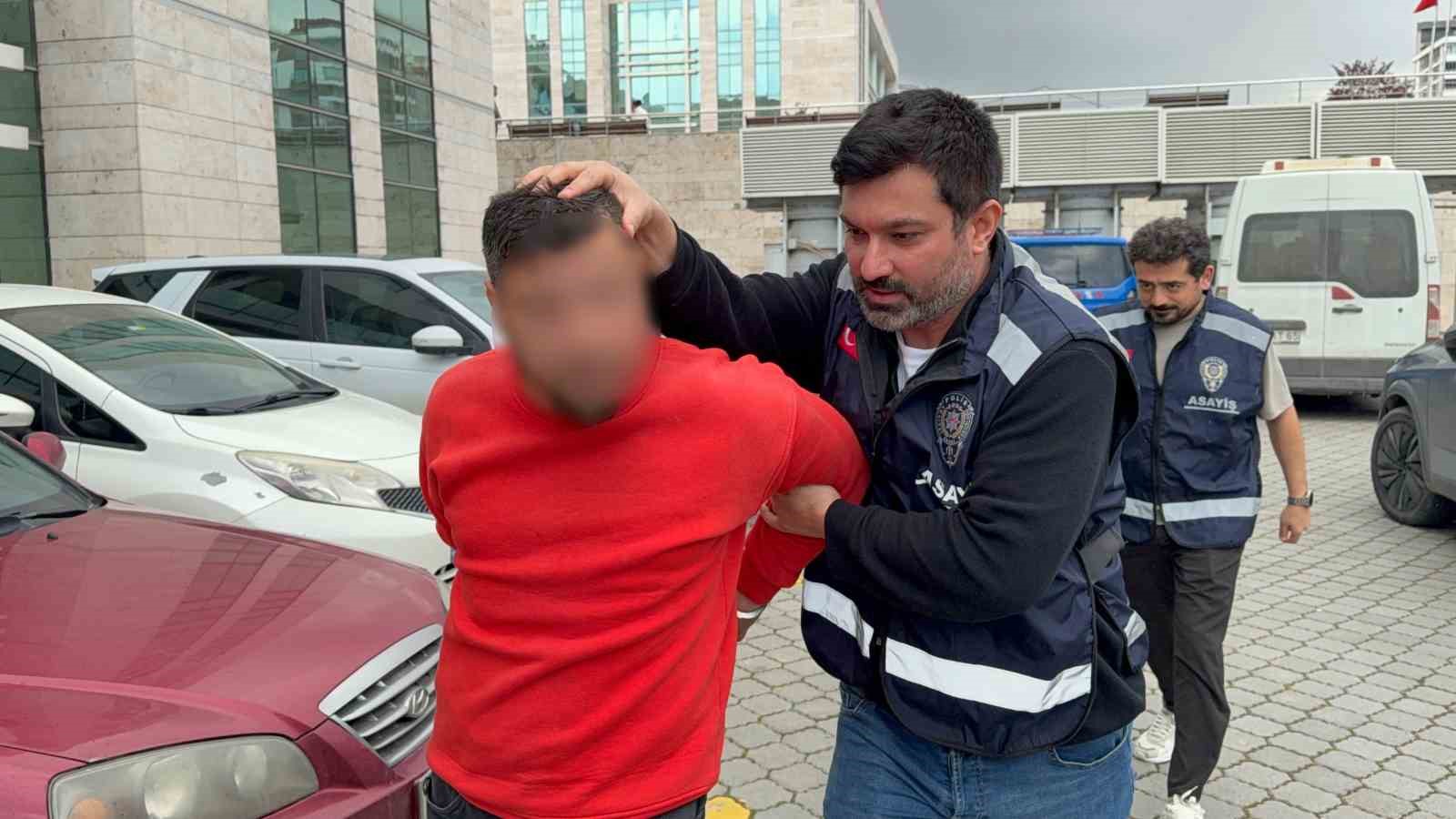 Okul önündeki 2 kişinin yaralandığı silahlı saldırıyla ilgili 2 kişi adliyeye sevk edildi
