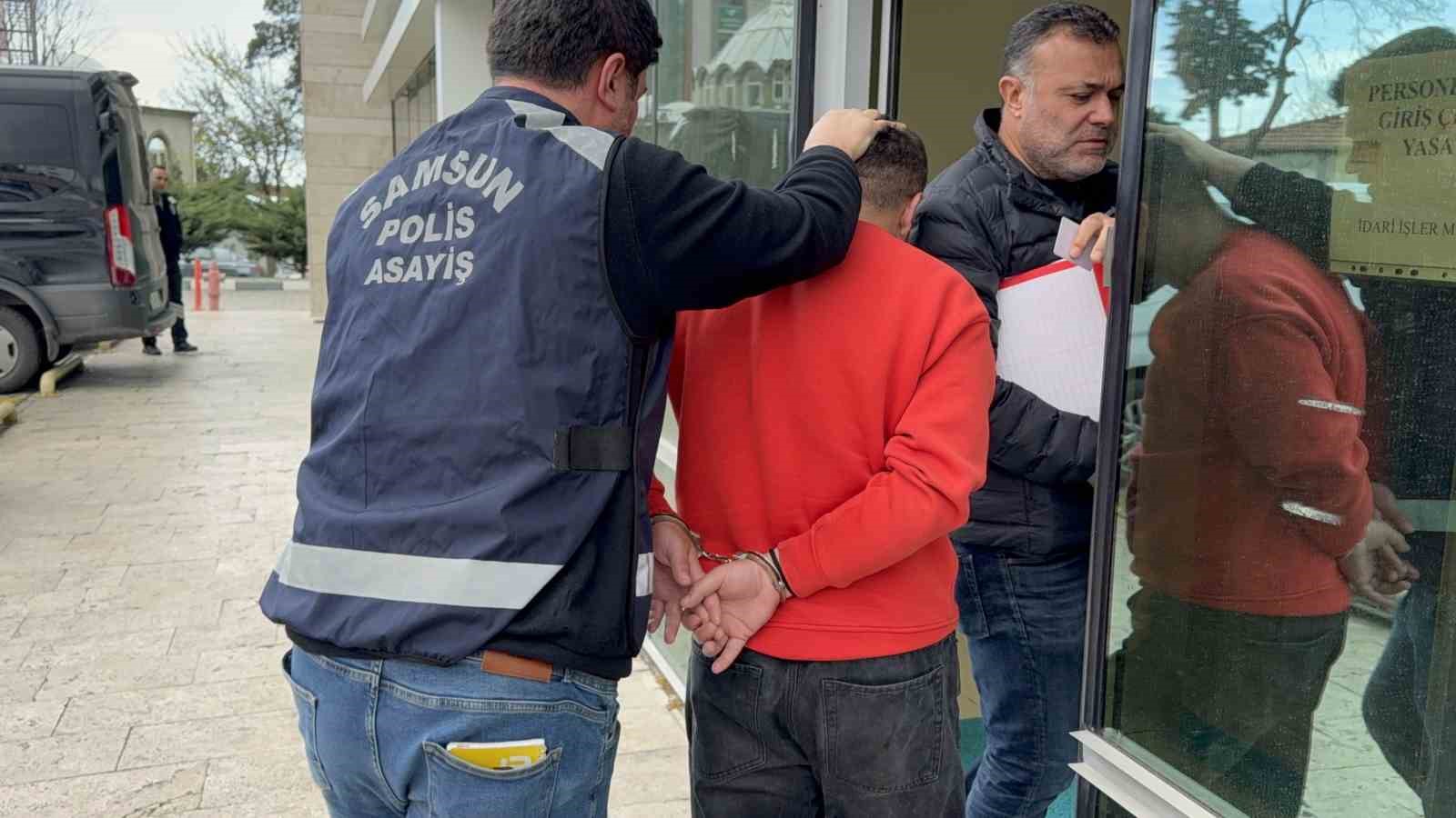 Okul önündeki 2 kişinin yaralandığı silahlı saldırıyla ilgili 2 kişi adliyeye sevk edildi
