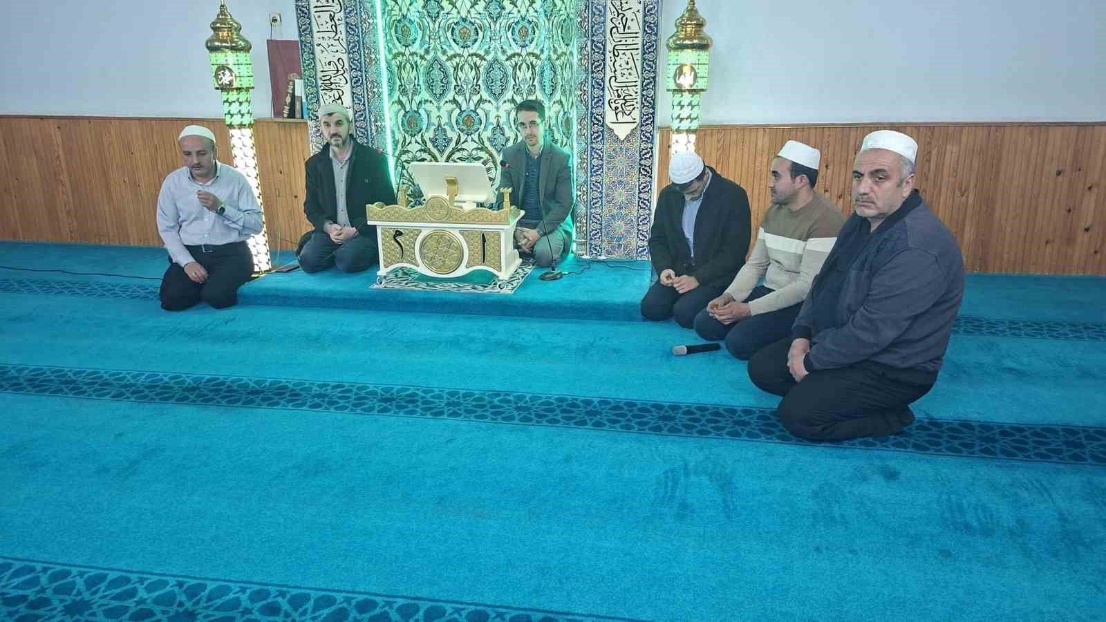 Okul saldırısında hayatını kaybeden öğretmen ve öğrenciler için Hisarcık’ta mevlit okutuldu
