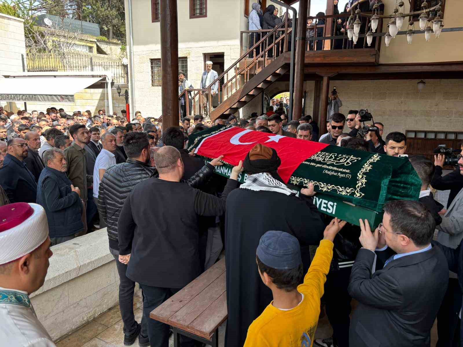 Okul saldırısında hayatını kaybeden Şuranur son yolculuğuna uğurlandı
