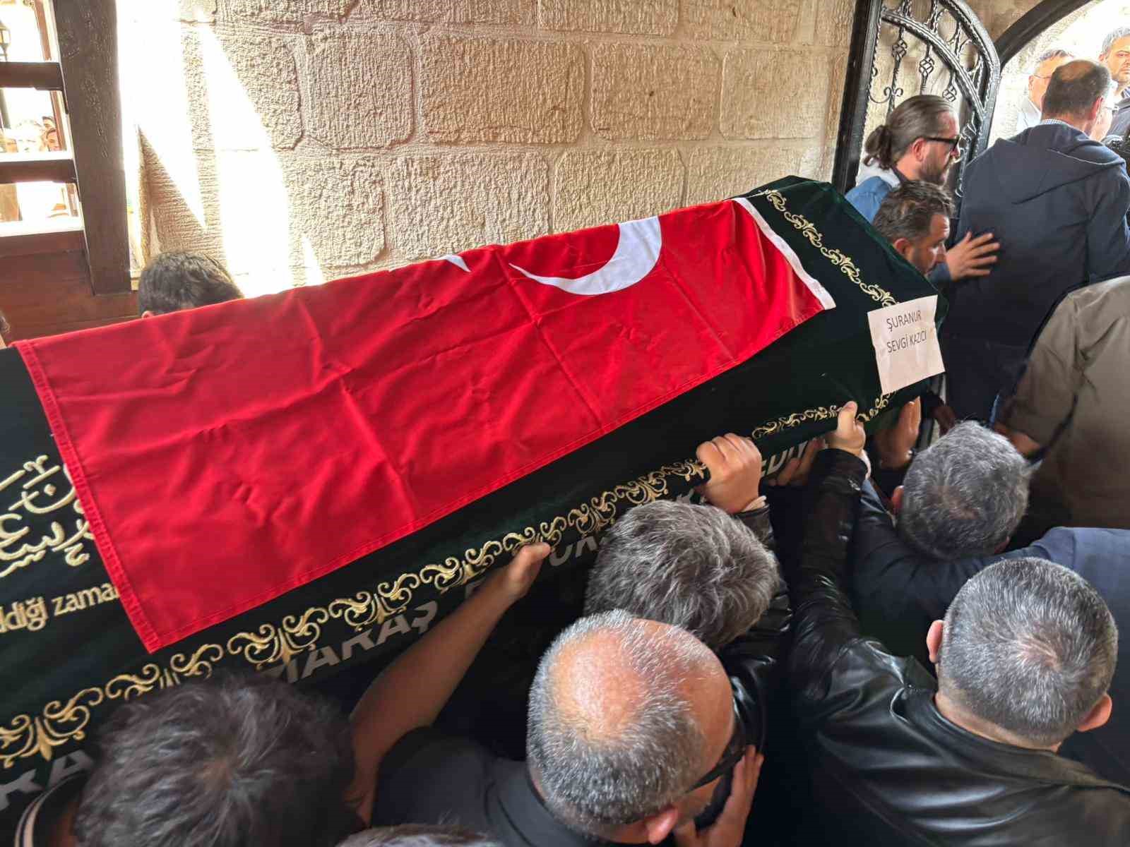 Okul saldırısında hayatını kaybeden Şuranur son yolculuğuna uğurlandı
