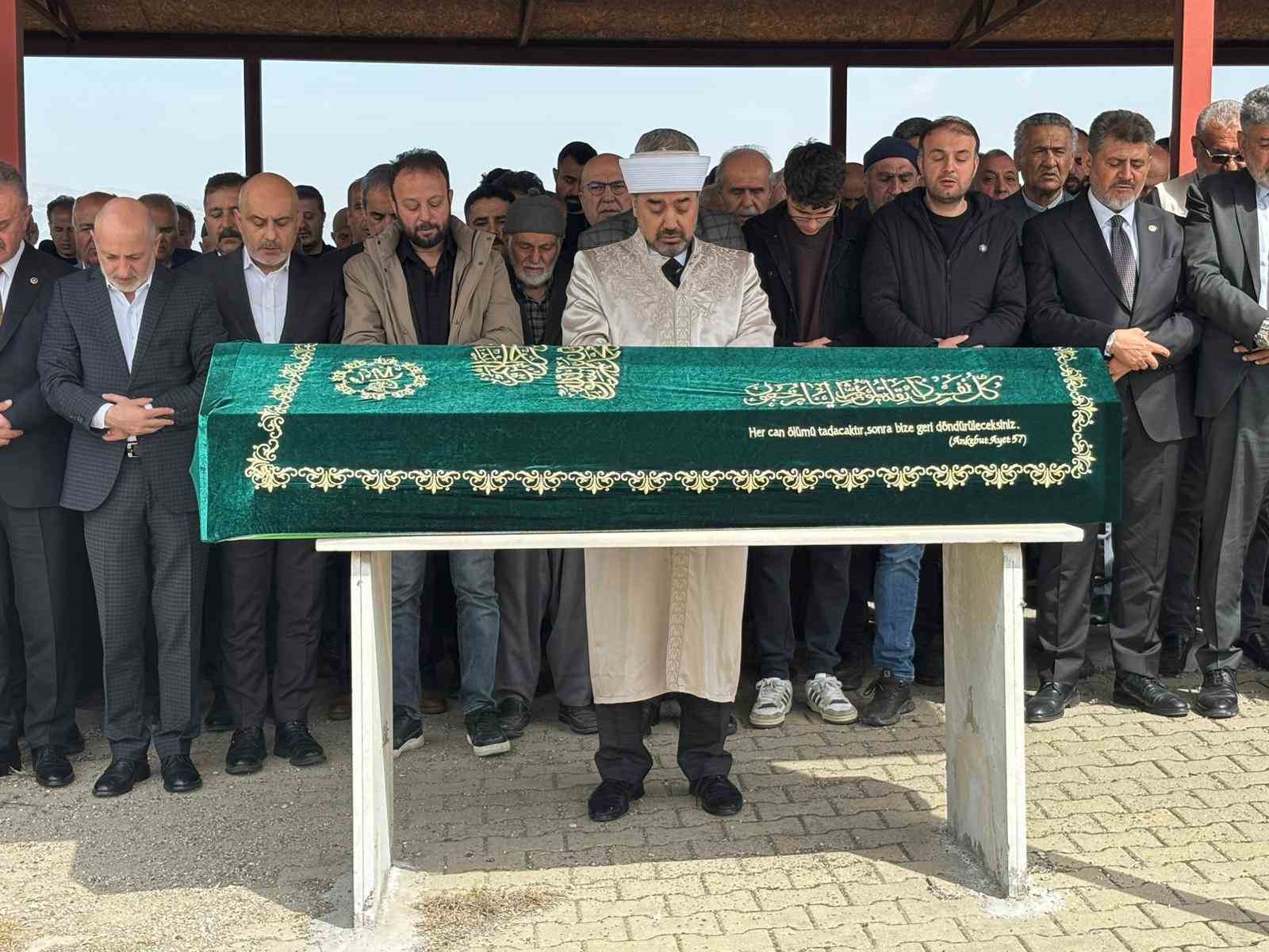 Okul saldırısında hayatını kaybeden Yusuf Tarık son yolculuğuna uğurlandı
