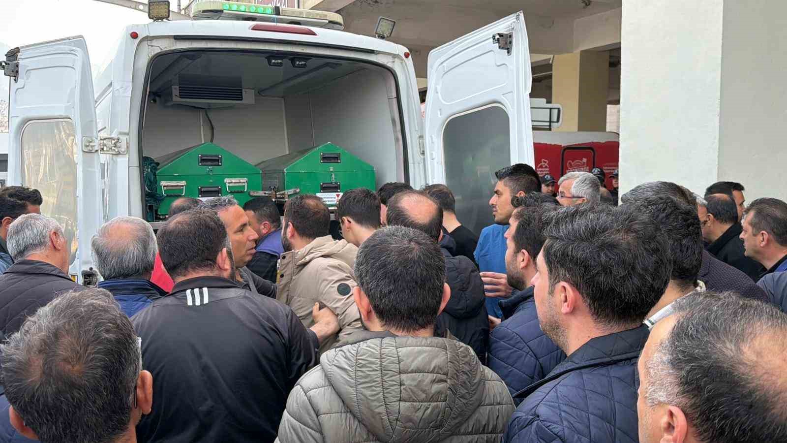 Okul saldırısında hayatını kaybedenlerin cenazeleri ailelerine teslim edilmeye başlandı
