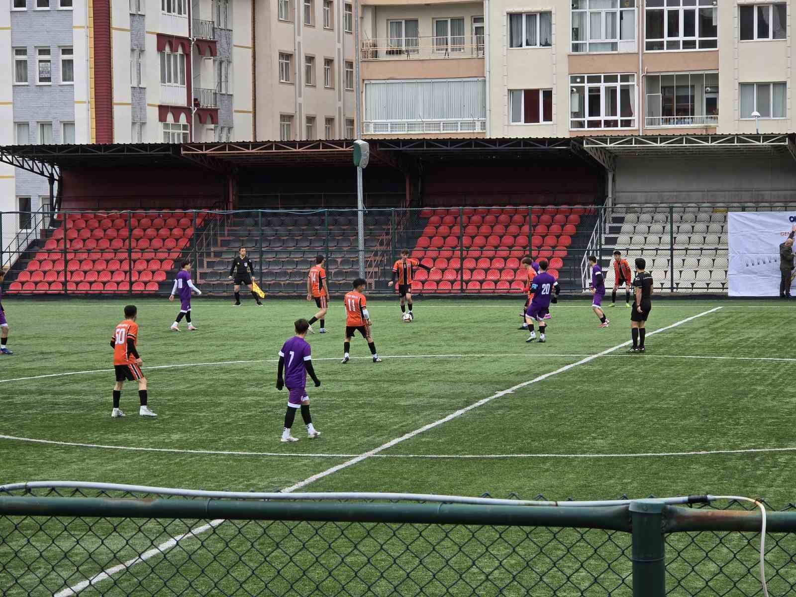 Okul sporları futbol gençler grup yarışmaları 288 sporcunun katılımıyla Yozgat’ta başladı

