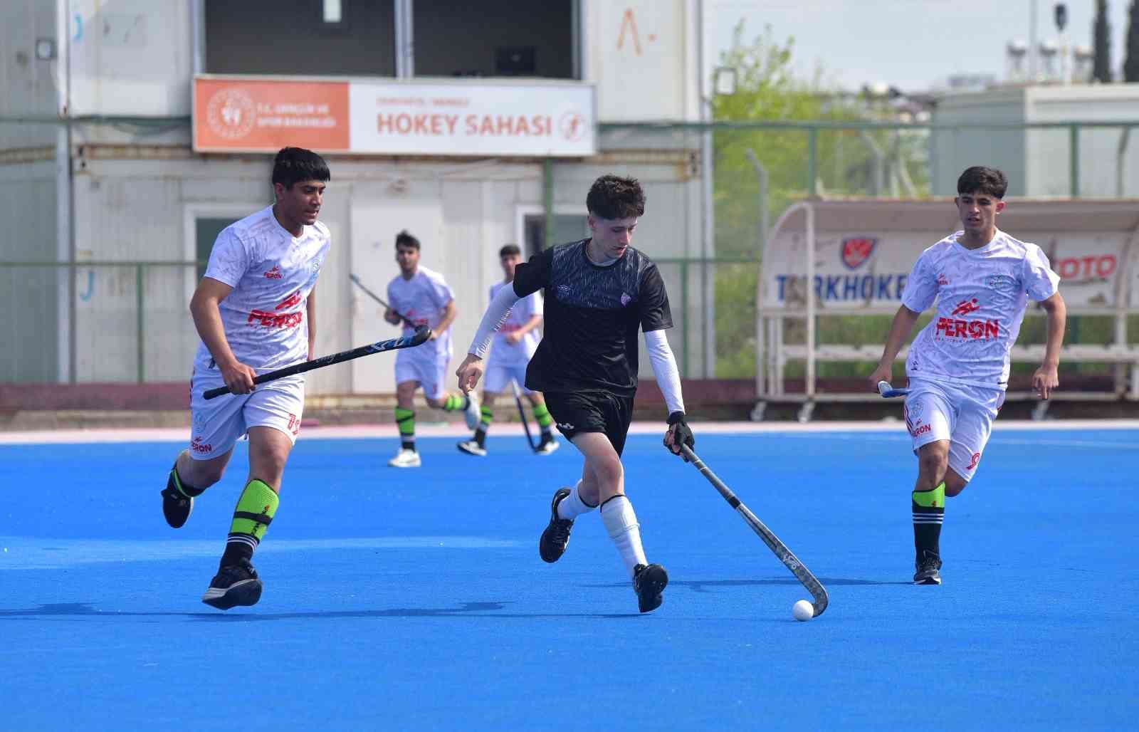 Okul sporları hokey grup müsabakaları Osmaniye’de başladı
