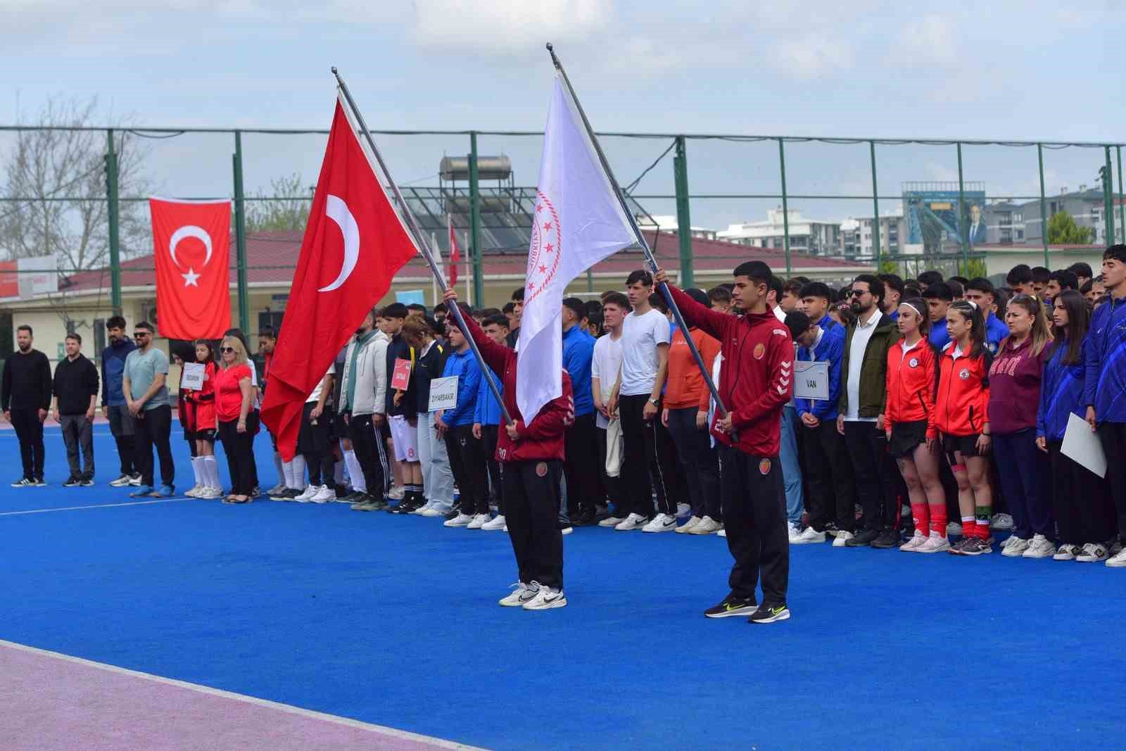Okul sporları hokey grup müsabakaları Osmaniye’de başladı
