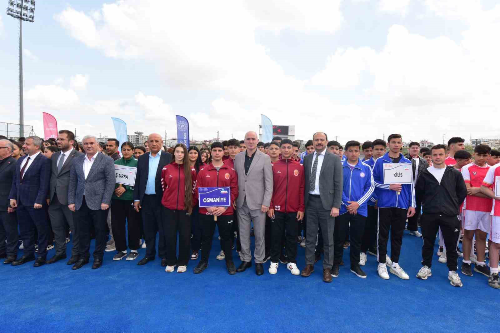 Okul sporları hokey grup müsabakaları Osmaniye’de başladı
