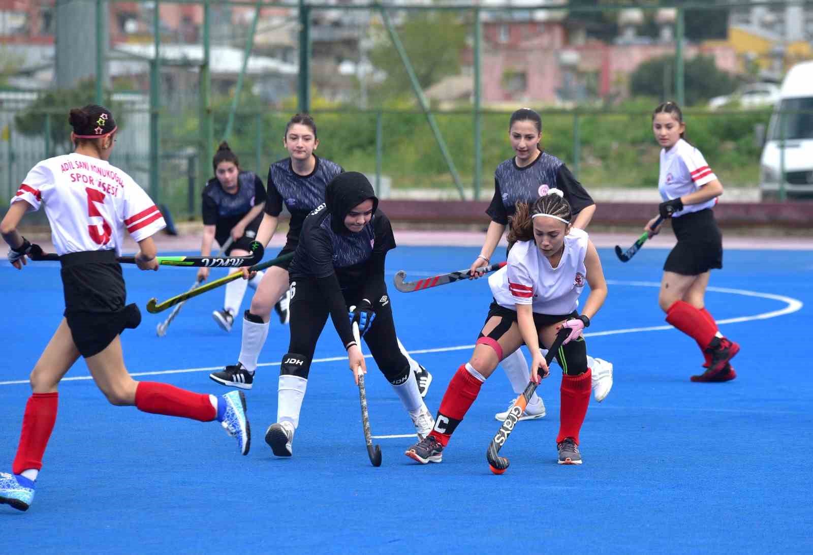 Okul sporları hokey grup müsabakaları Osmaniye’de başladı
