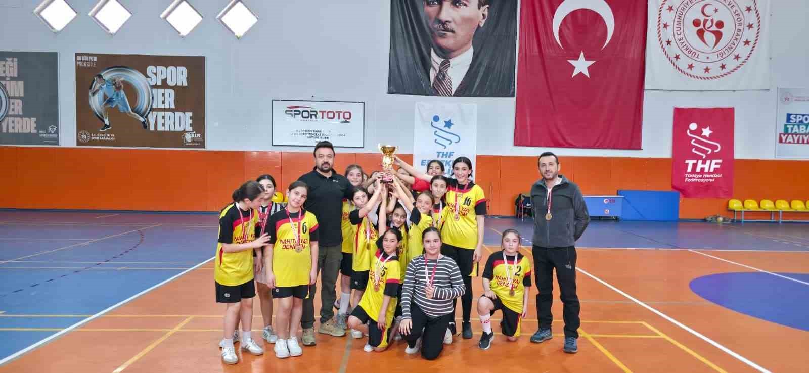 Okul Sporları Küçükler Hentbol Müsabakaları sona erdi
