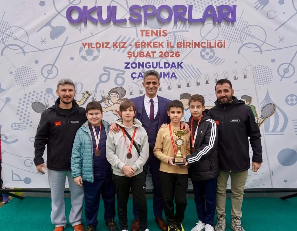 Okul sporları tenis müsabakaları Çaycuma’da tamamlandı
Okul sporları tenis müsabakaları Çaycuma’da tamamlandı