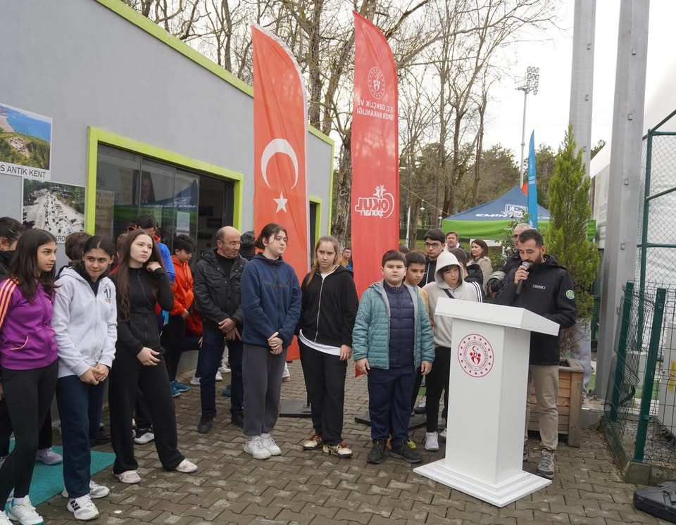 Okul sporları tenis müsabakaları Çaycuma’da tamamlandı
Okul sporları tenis müsabakaları Çaycuma’da tamamlandı