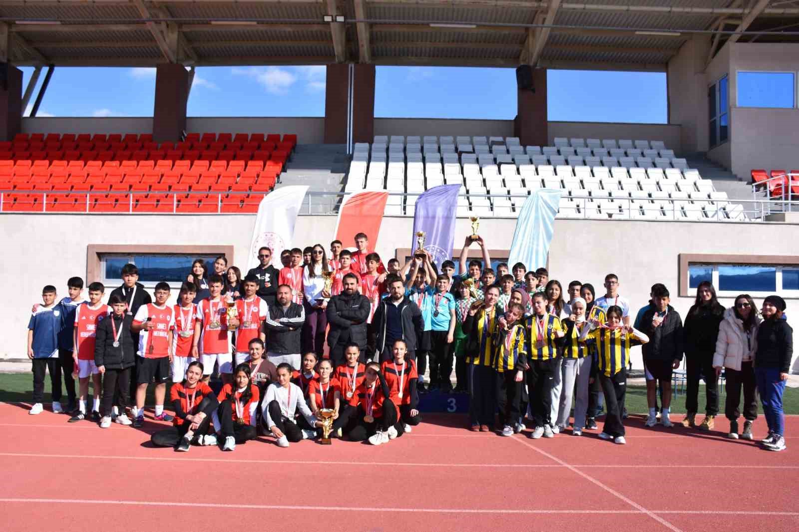 ’Okul Sporları Yıldızlar Atletizm Müsabakaları’ sona erdi
