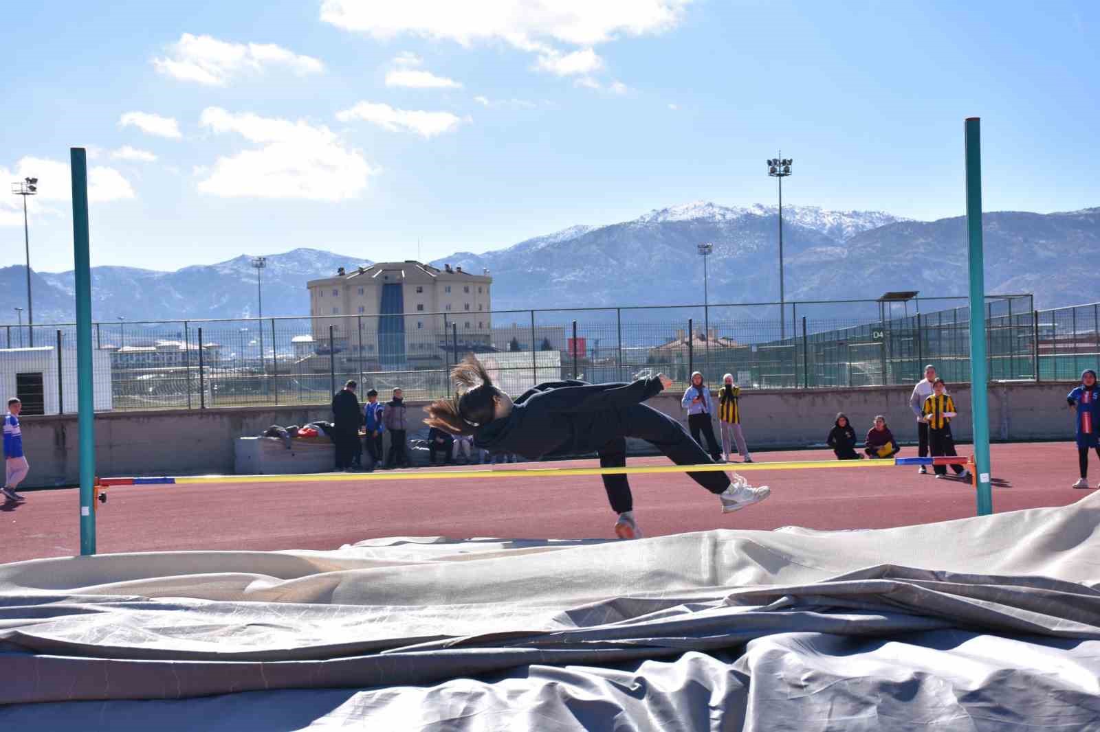 ’Okul Sporları Yıldızlar Atletizm Müsabakaları’ sona erdi
