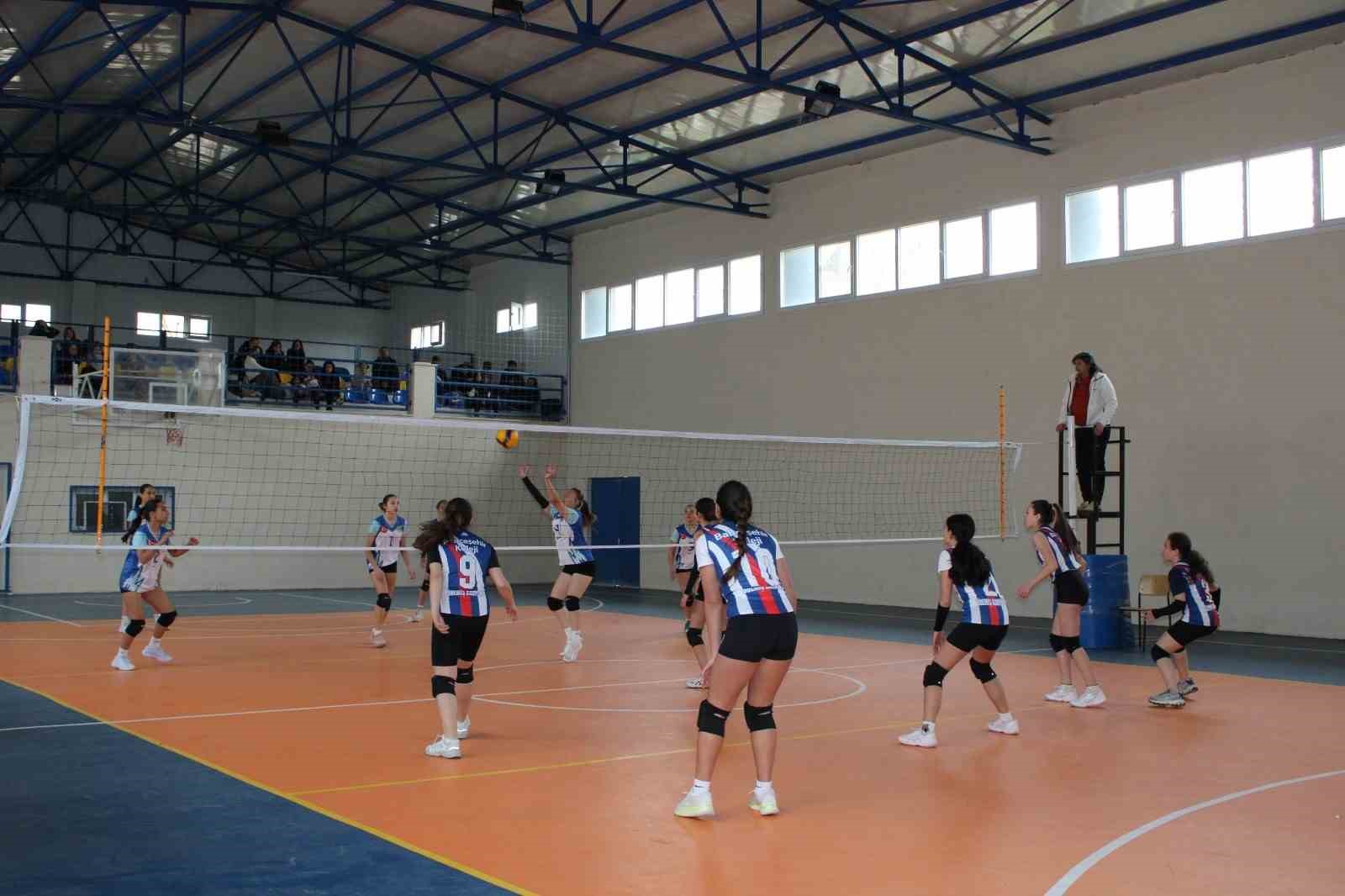 Okullar arası bahar şenlikleri spor müsabakaları heyecanı başladı
