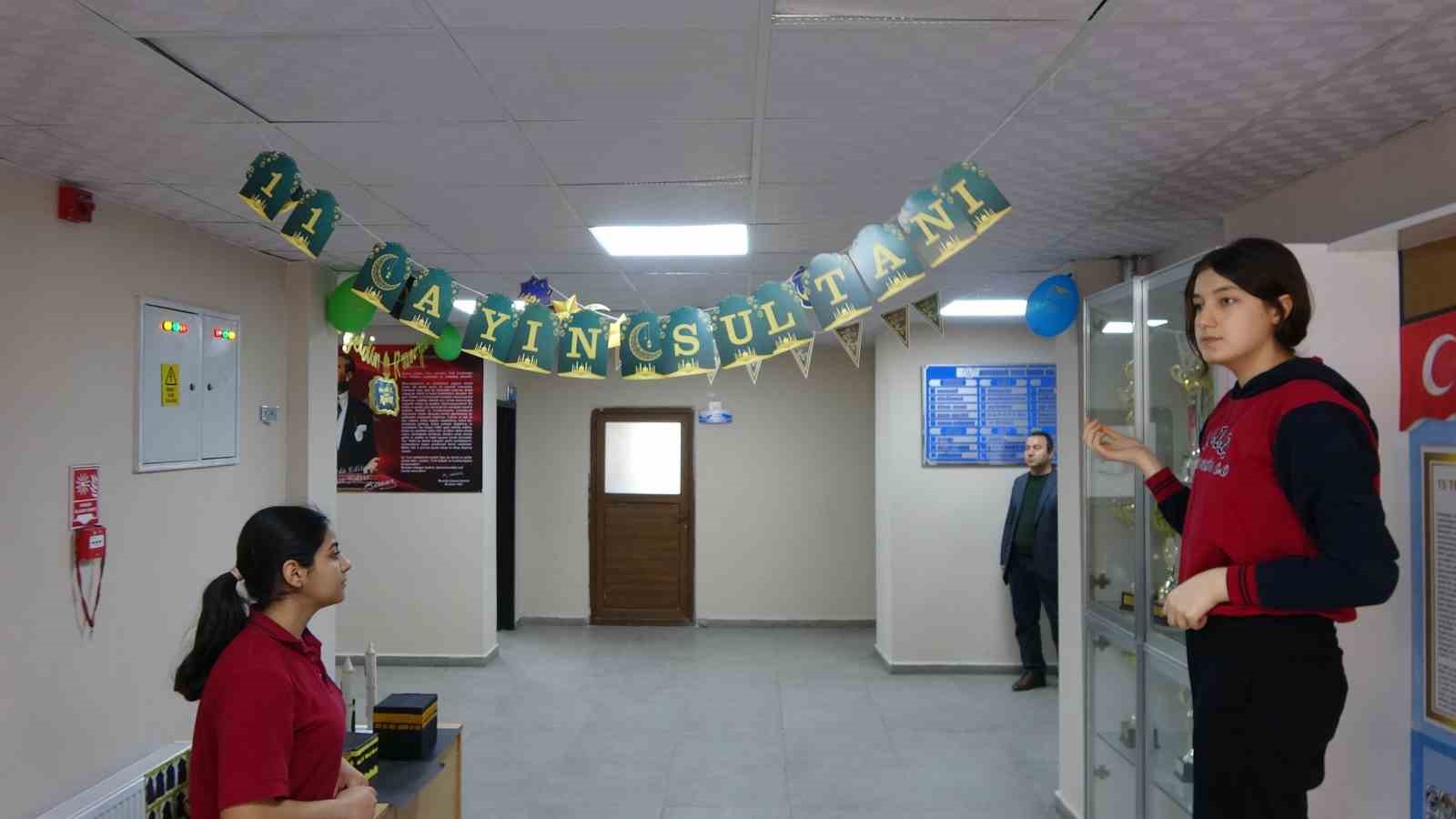 Okullar ramazanın manevi havasına göre süslendi
