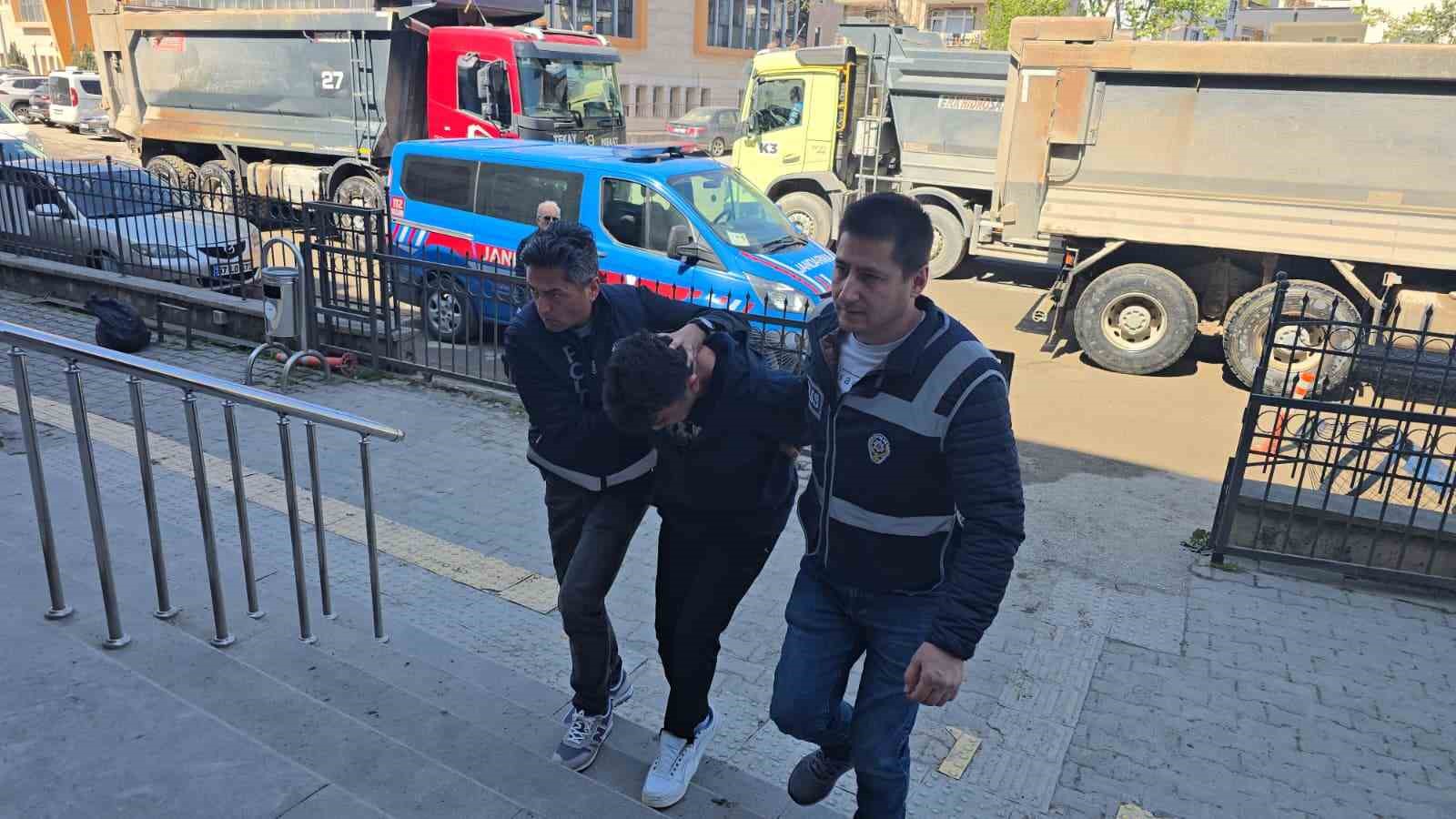 Okullarda eylem yapacağı iddiasıyla gözaltına alınan şüpheli adliyeye sevk edildi
