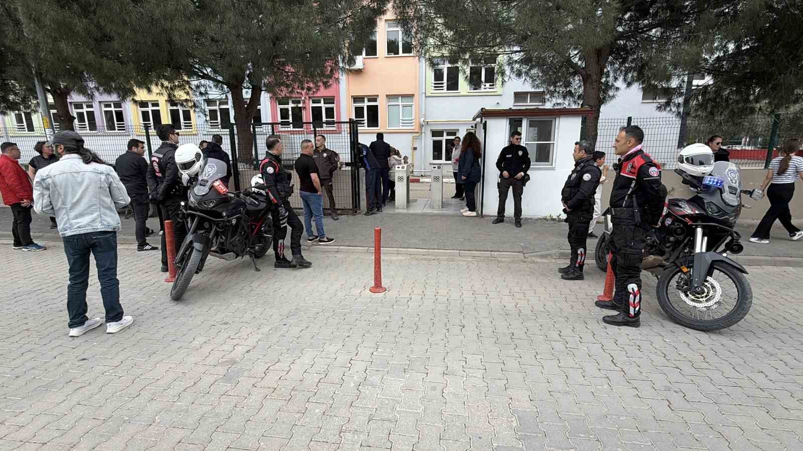 Okullarda huzurun ve güvenliğin sağlanması için ekipler görev başında
